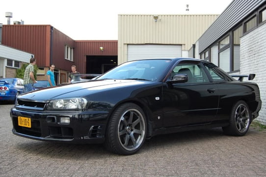 00-JJD-6: NISSAN SKYLINE uit 1998