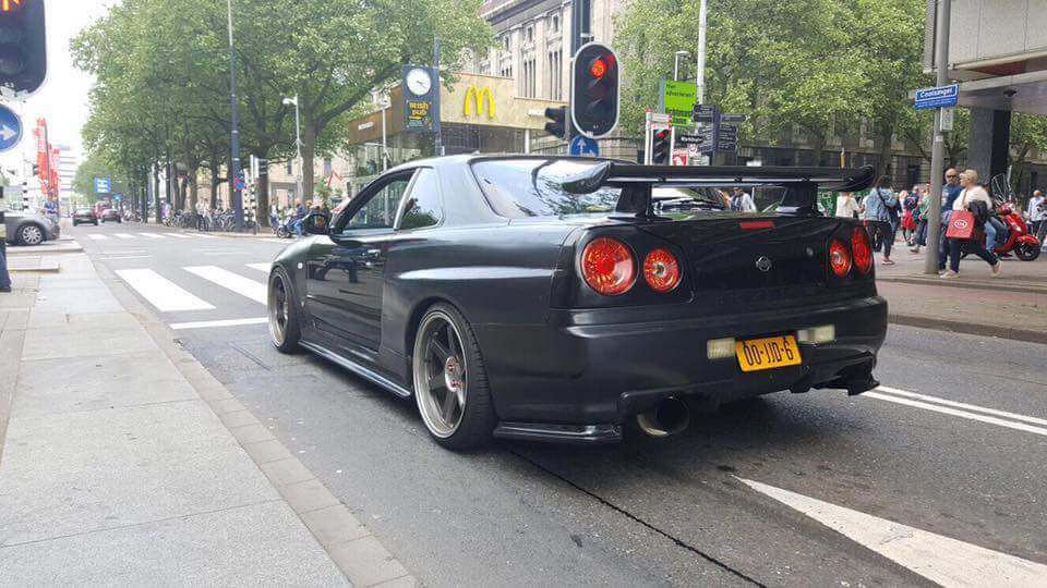 00-JJD-6: NISSAN SKYLINE uit 1998