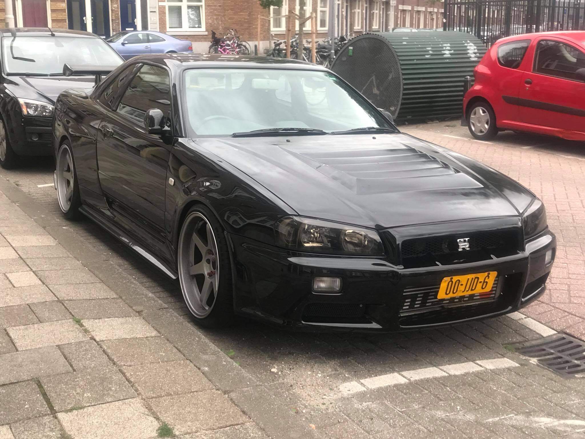 00-JJD-6: NISSAN SKYLINE uit 1998