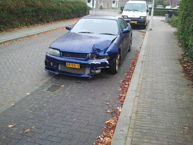 04-KVL-3: NISSAN SKYLINE uit 1994