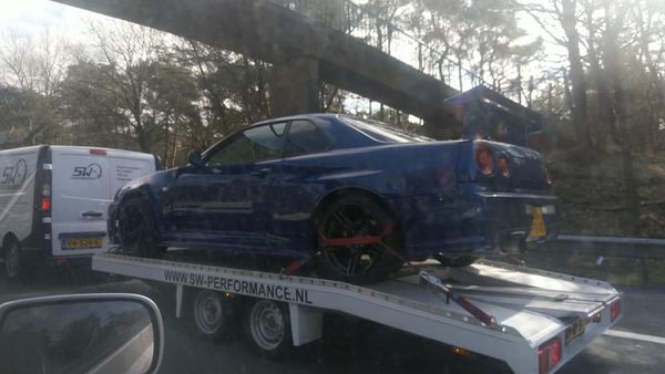 08-TB-XF: NISSAN SKYLINE GT-R uit 1999