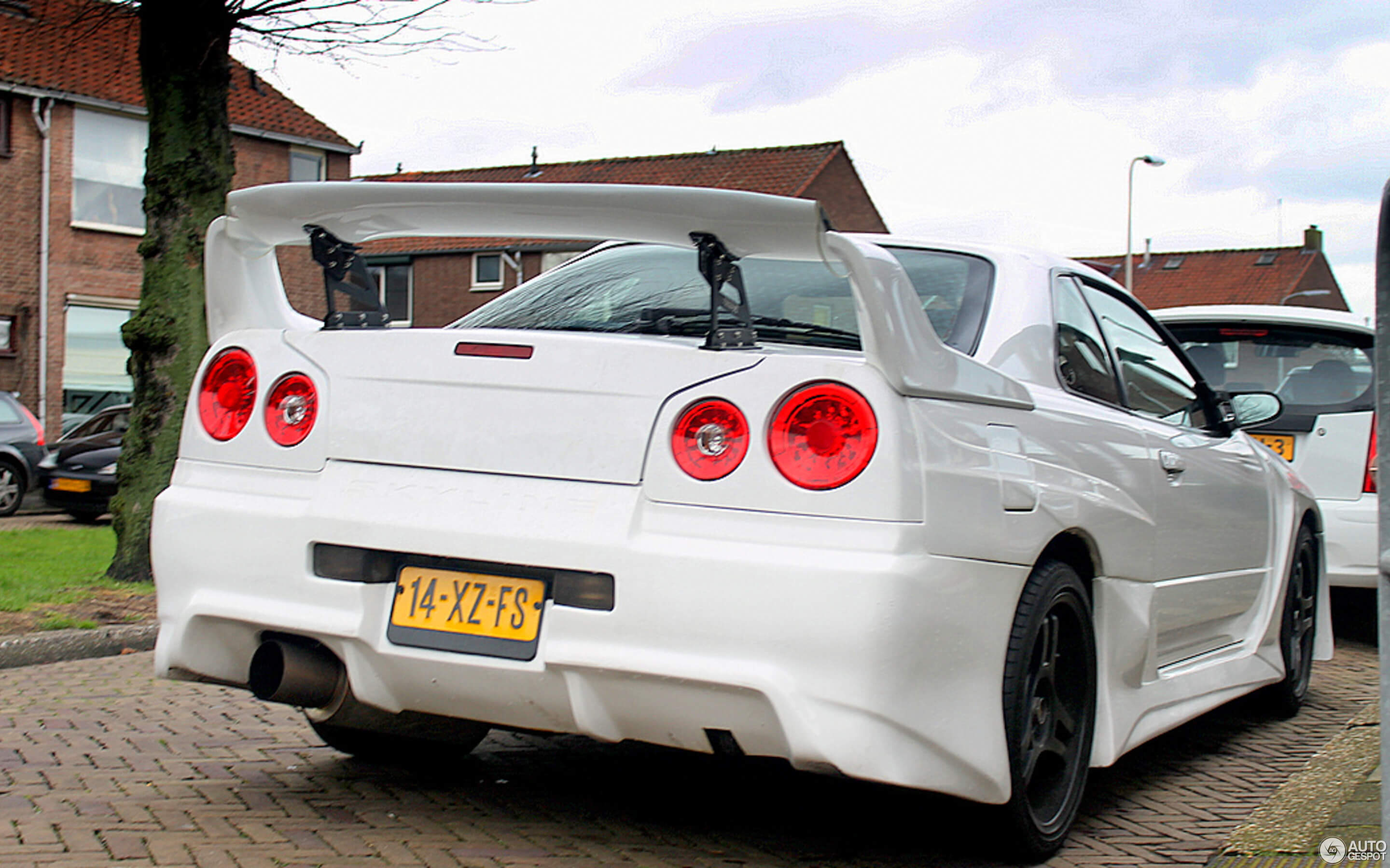 14-XZ-FS: NISSAN SKYLINE R34 GTT uit 1998