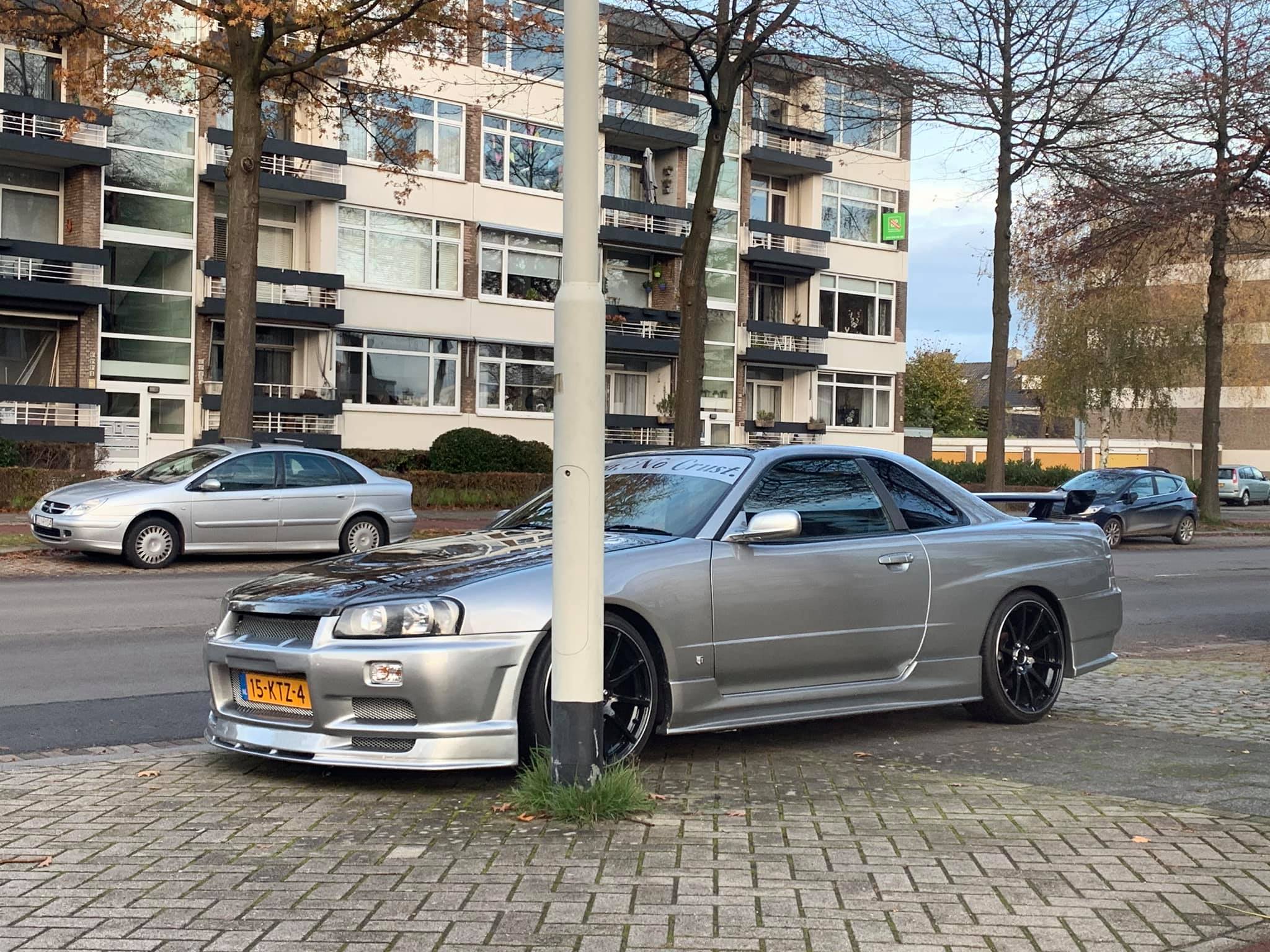 15-KTZ-4: NISSAN SKYLINE uit 1997