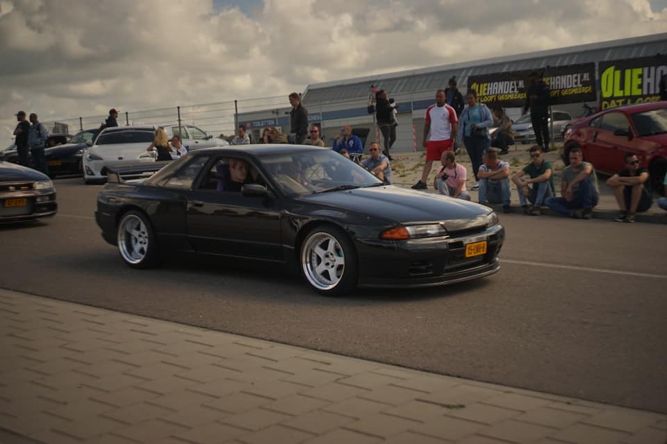 15-LNH-8: NISSAN SKYLINE uit 1992