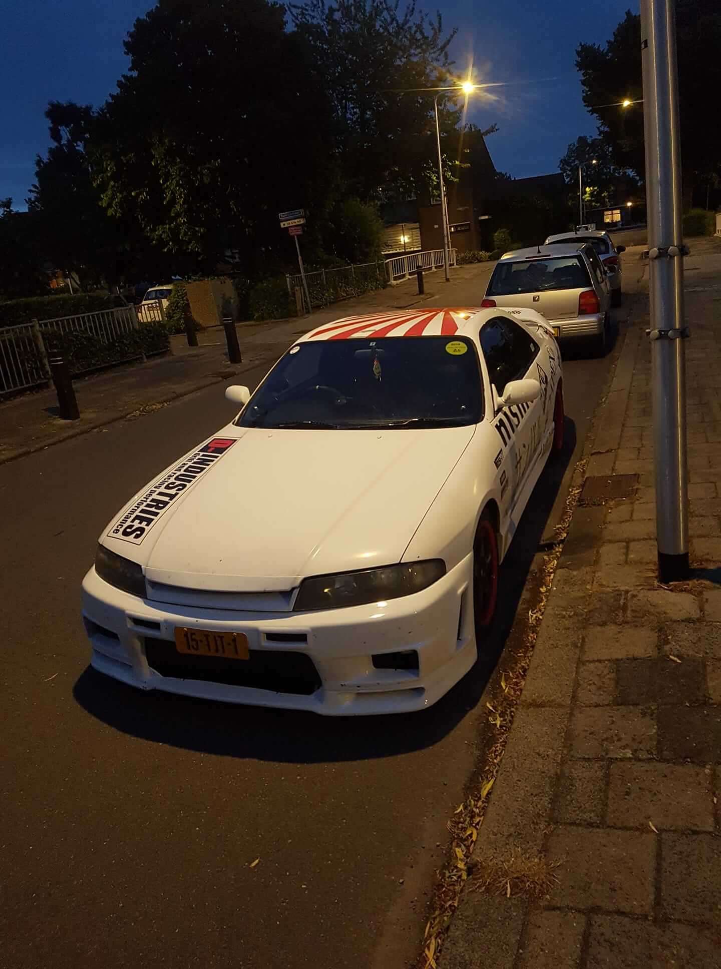 15-TJT-1: NISSAN SKYLINE uit 1996