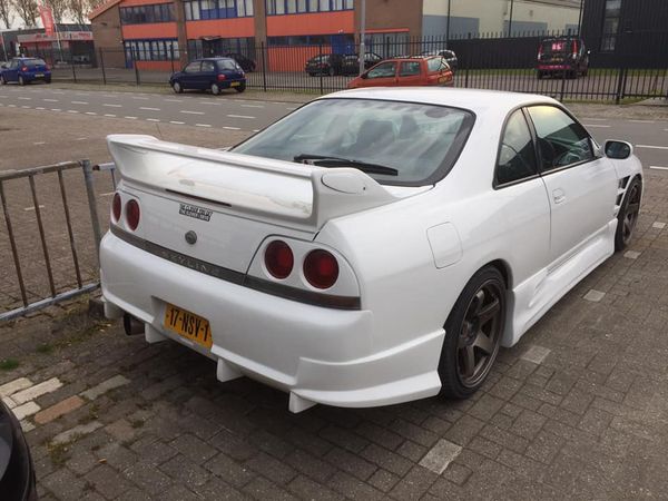 17-NSV-1: NISSAN SKYLINE uit 1996