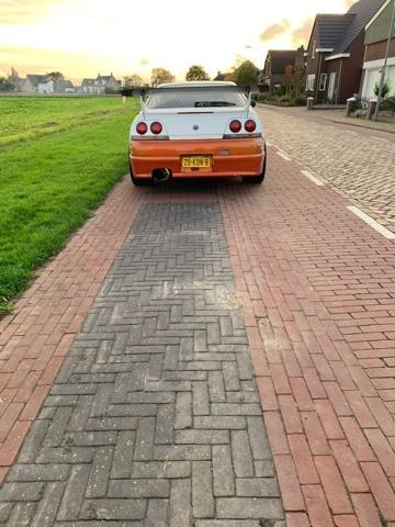 20-KDN-8: NISSAN SKYLINE uit 1998