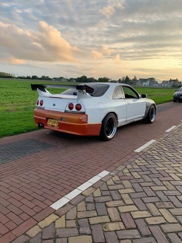 20-KDN-8: NISSAN SKYLINE uit 1998