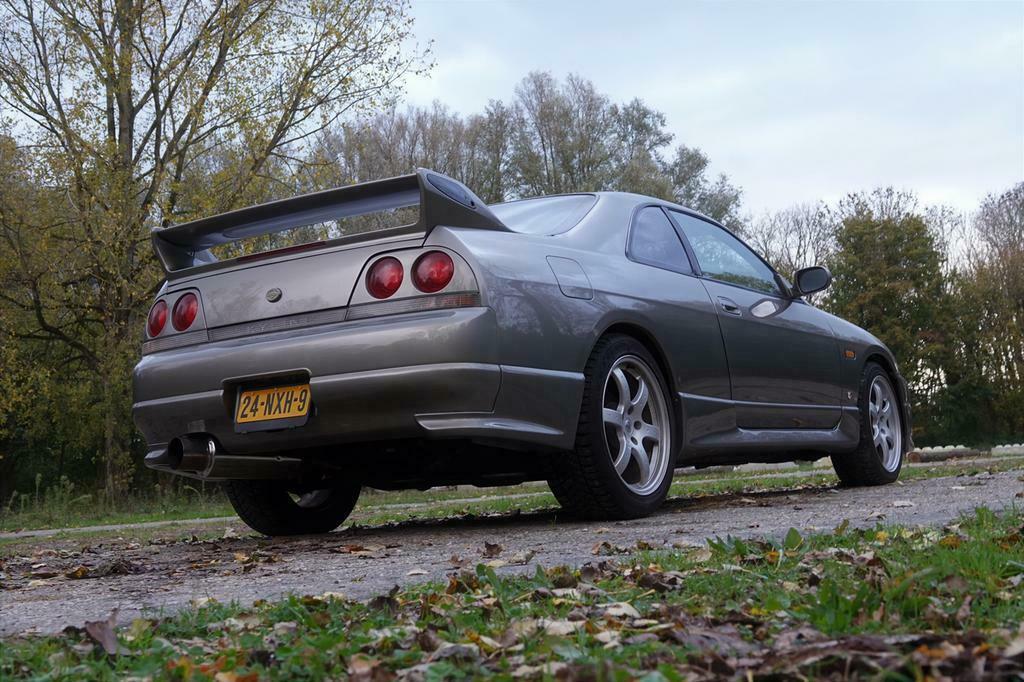 24-NXH-9: NISSAN SKYLINE GTST uit 1997