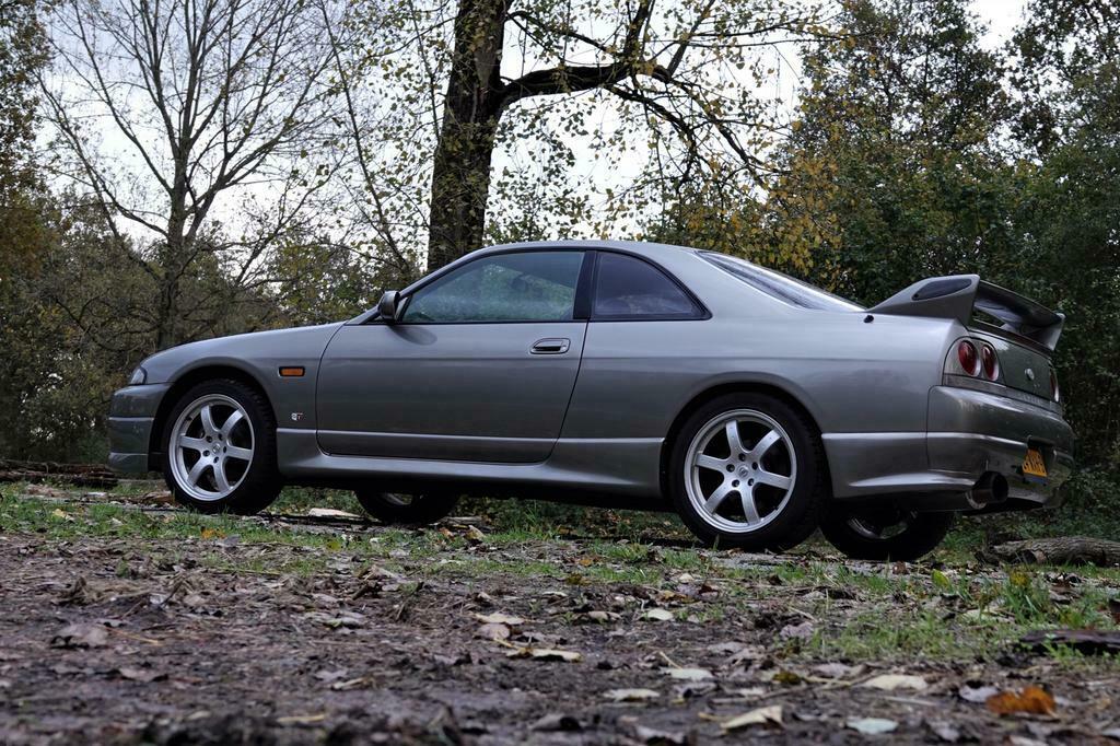 24-NXH-9: NISSAN SKYLINE GTST uit 1997