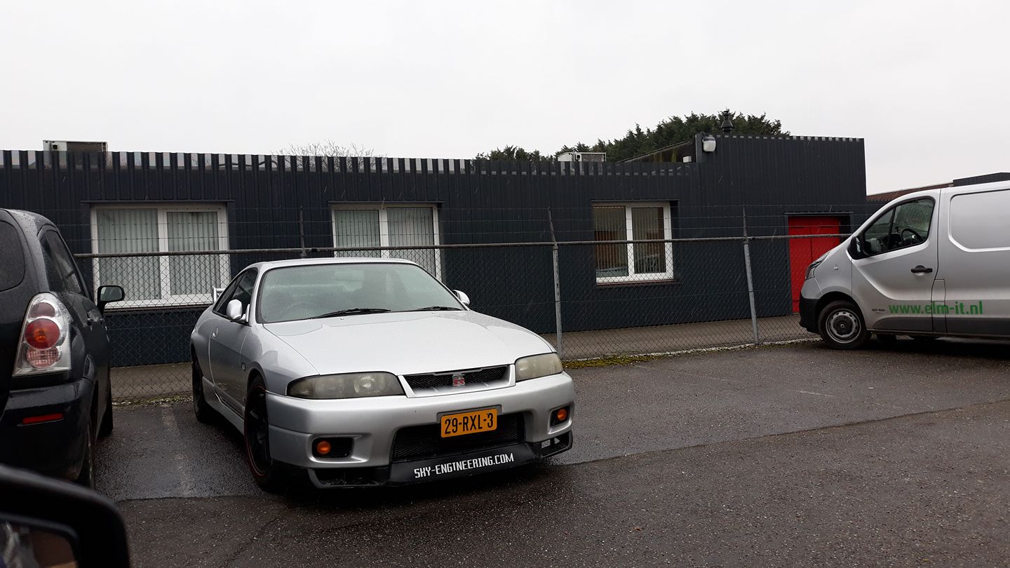 29-RXL-3: NISSAN SKYLINE uit 1996