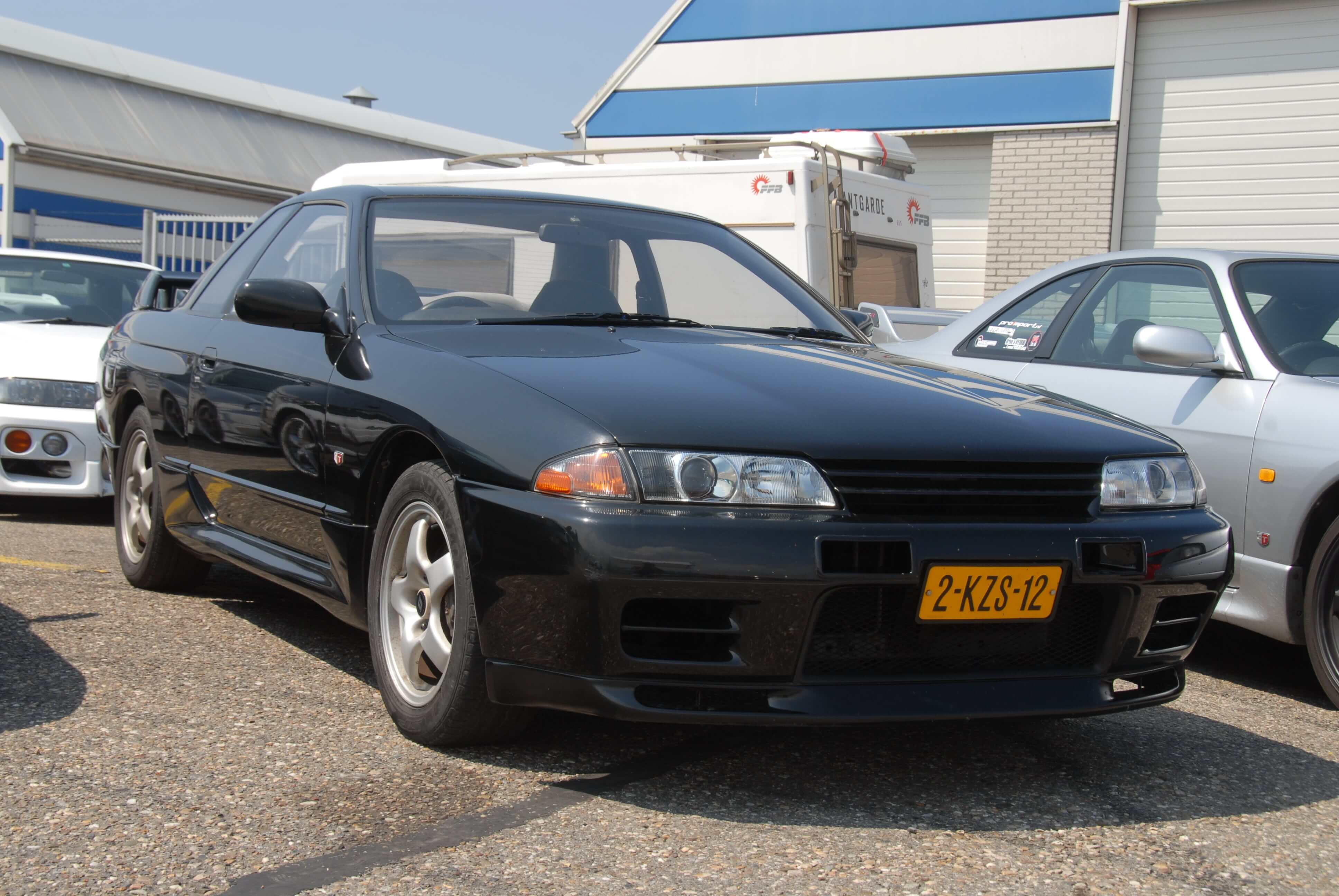 2-KZS-12: NISSAN SKYLINE uit 1992