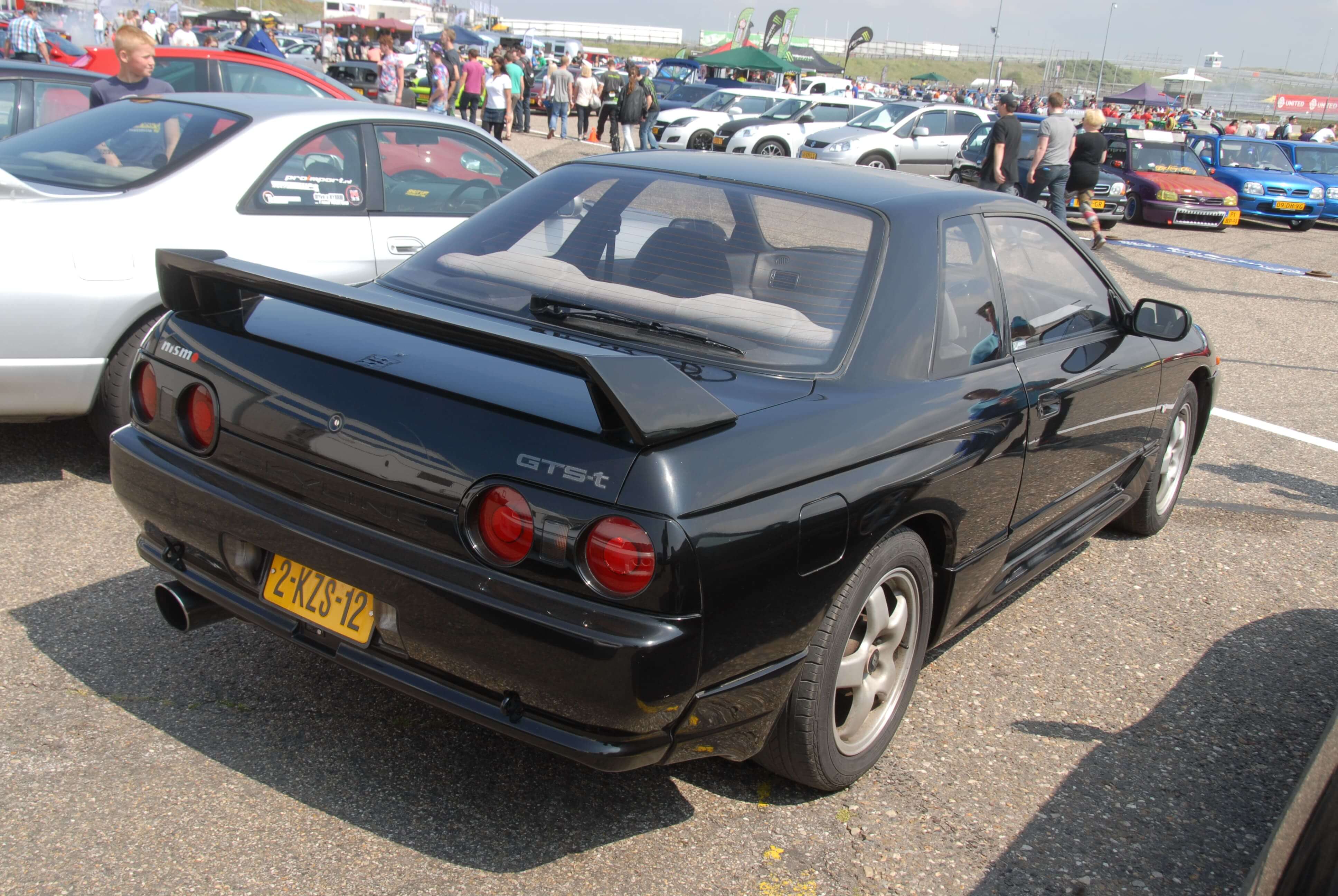 2-KZS-12: NISSAN SKYLINE uit 1992