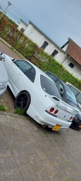 31-NHS-2: NISSAN SKYLINE uit 1995