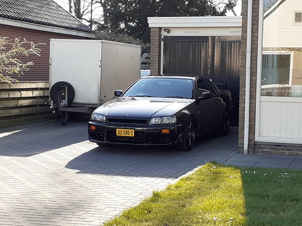 33-SVD-2: NISSAN SKYLINE uit 1999