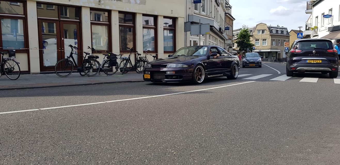 35-GLZ-5: NISSAN SKYLINE uit 1996