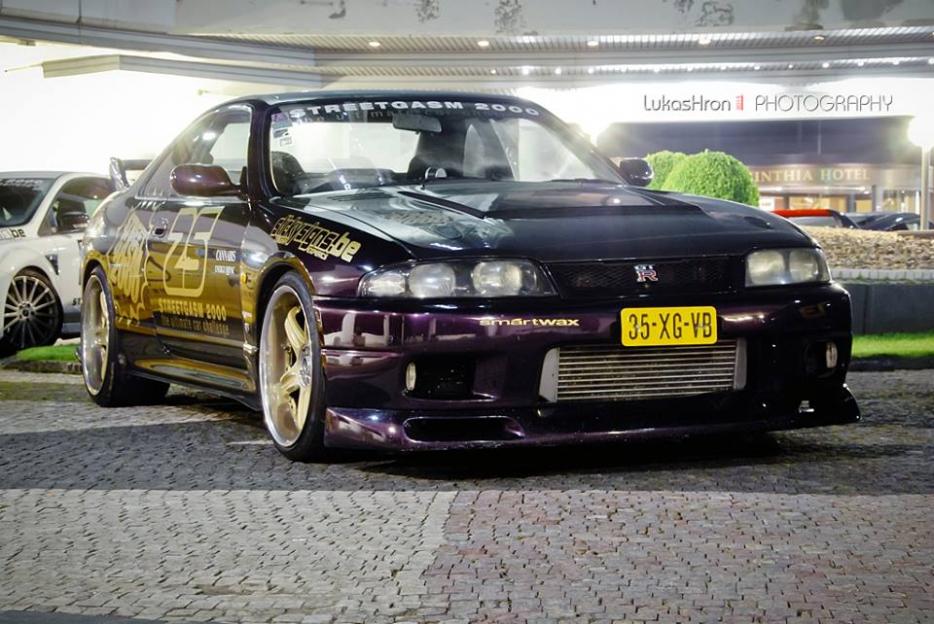 35-XG-VB: NISSAN SKYLINE GT-R uit 1995