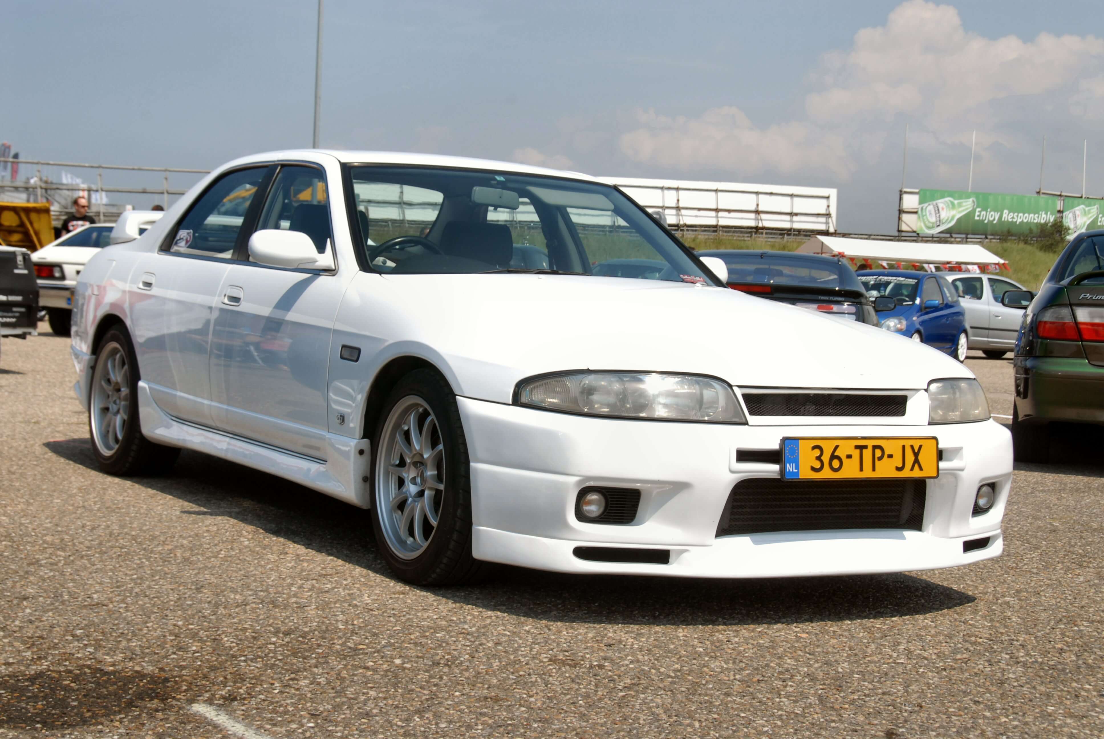 36-TP-JX: NISSAN SKYLINE GTS-4 uit 1995