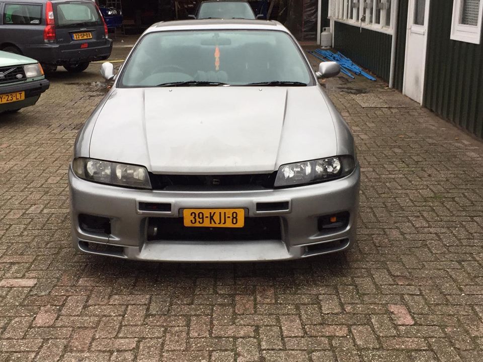 39-KJJ-8: NISSAN SKYLINE uit 1998