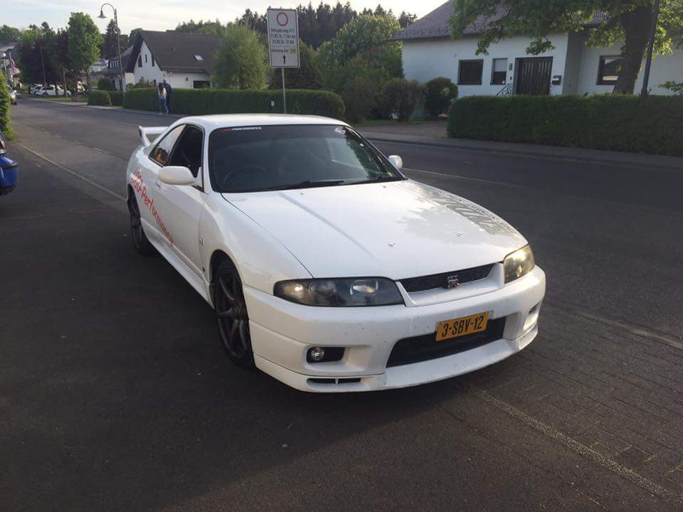 3-SBV-12: NISSAN SKYLINE uit 1995