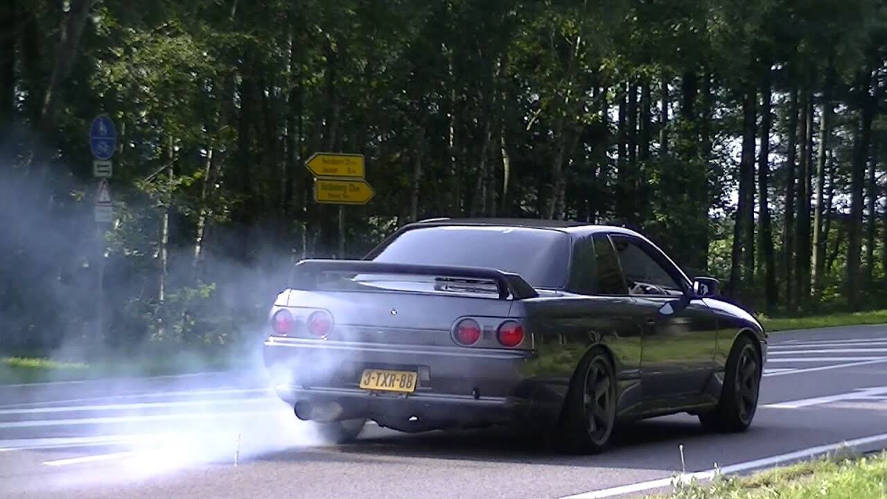 3-TXR-88: NISSAN SKYLINE uit 1992