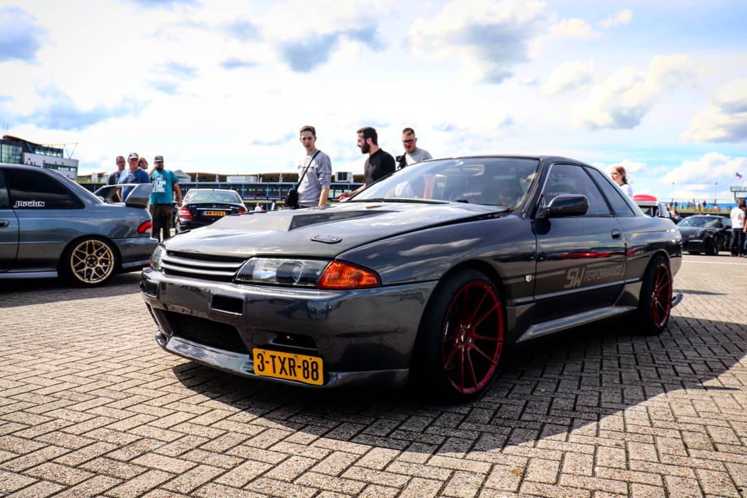 3-TXR-88: NISSAN SKYLINE uit 1992