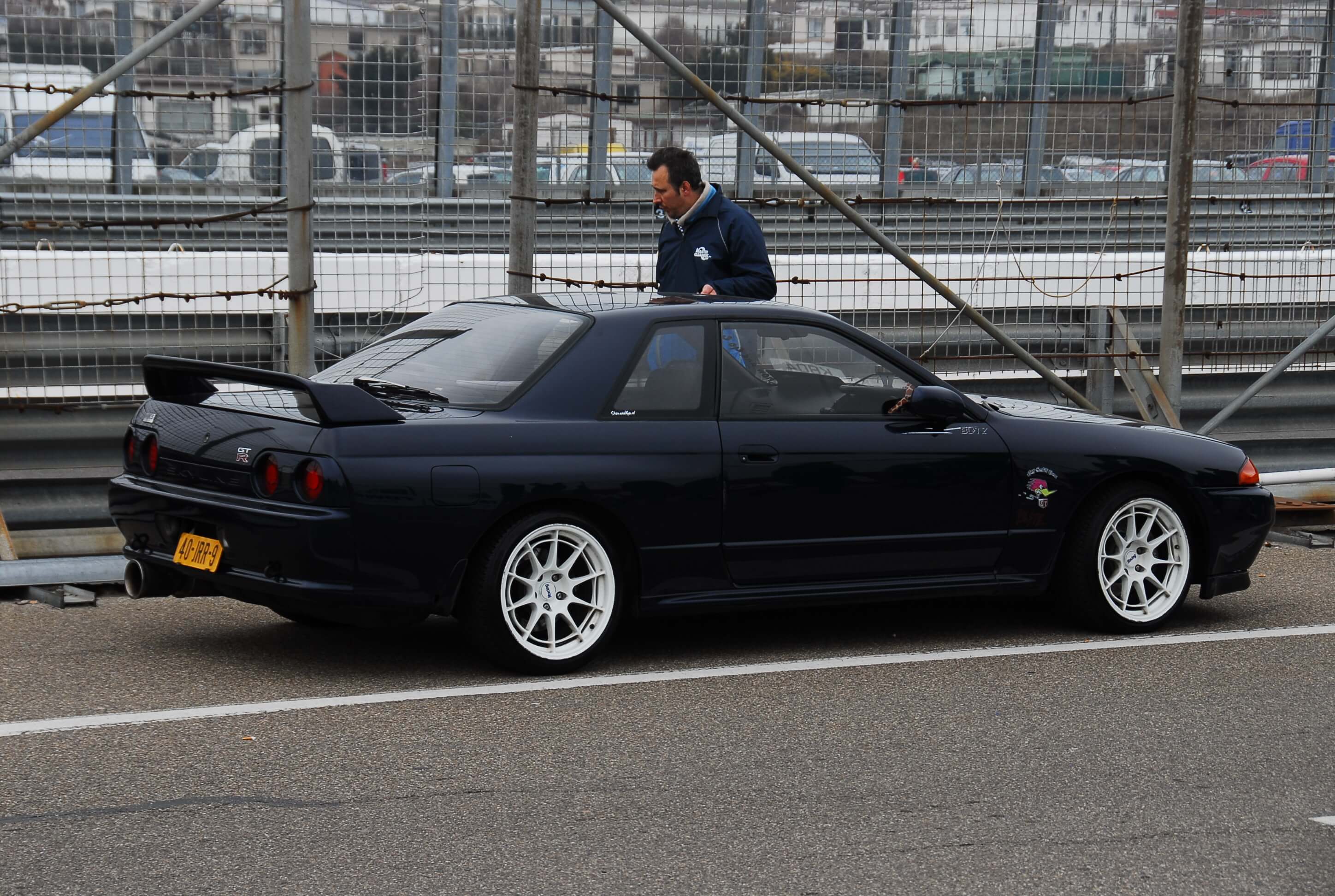 40-JRR-9: NISSAN SKYLINE uit 1992