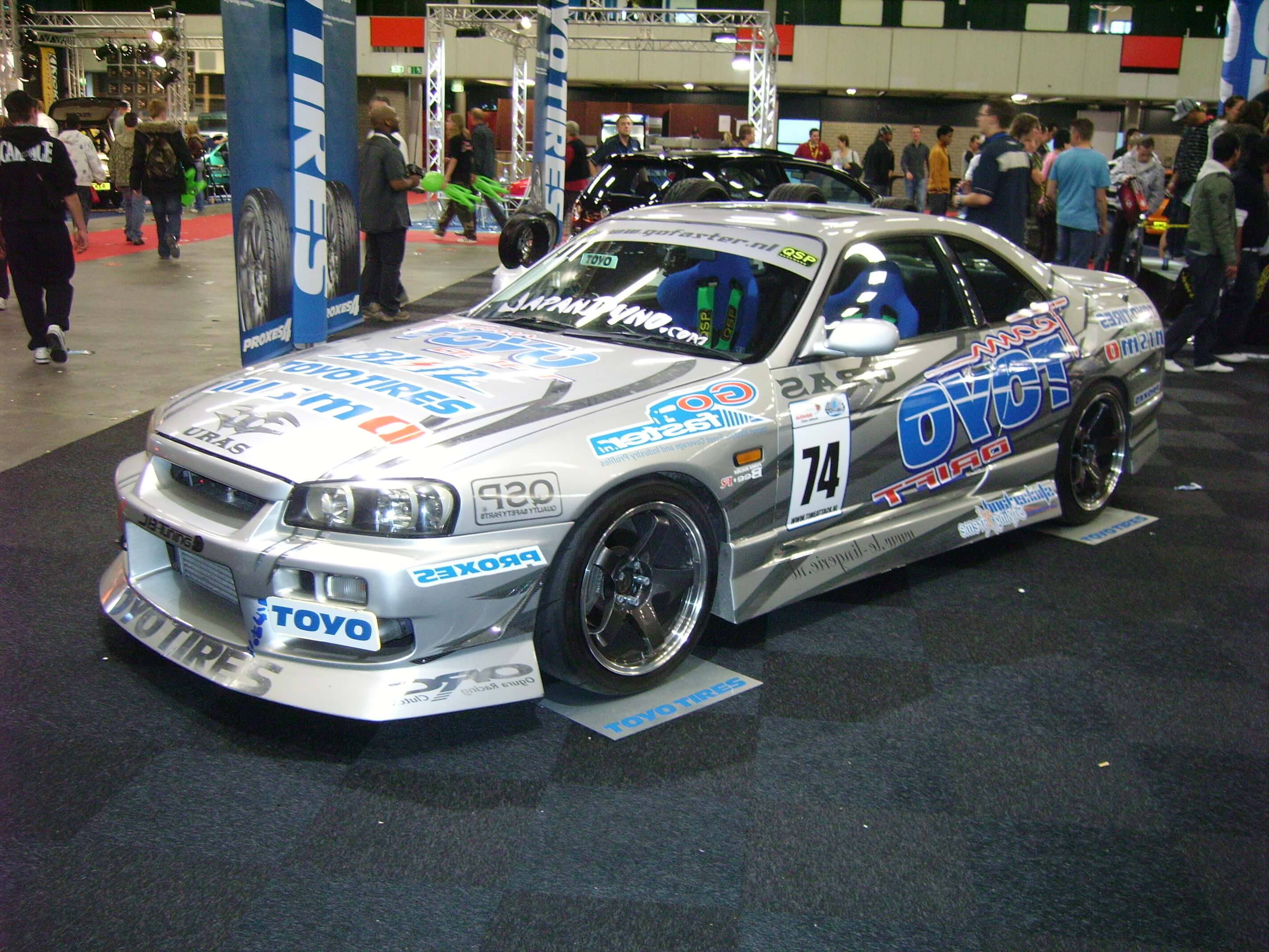 40-TZ-XZ: NISSAN SKYLINE uit 1995