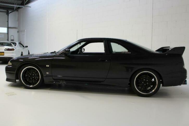 42-KJX-7: NISSAN SKYLINE uit 1995