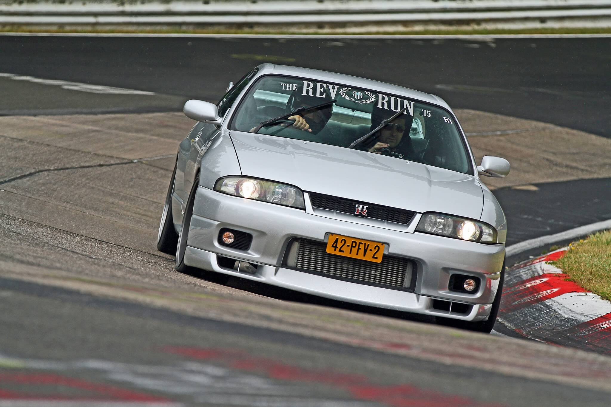 42-PFV-2: NISSAN SKYLINE uit 1995