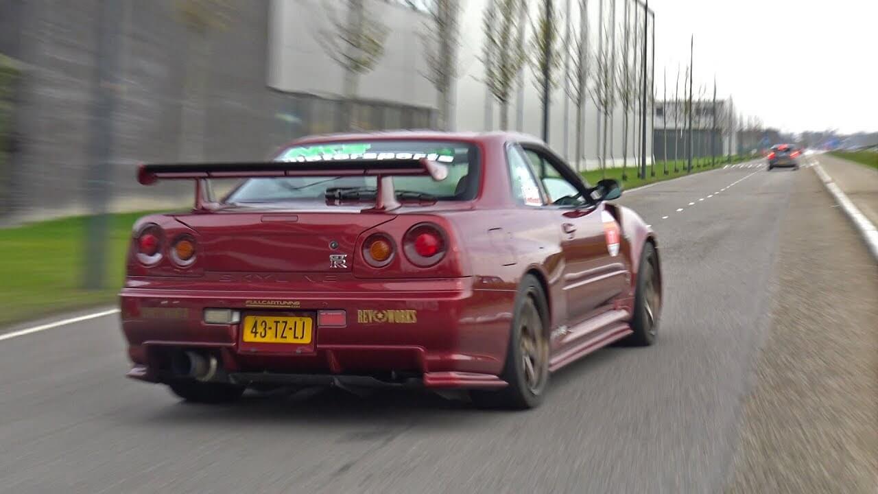 43-TZ-LJ: NISSAN SKYLINE R34-GTR V-SPEC uit 2001