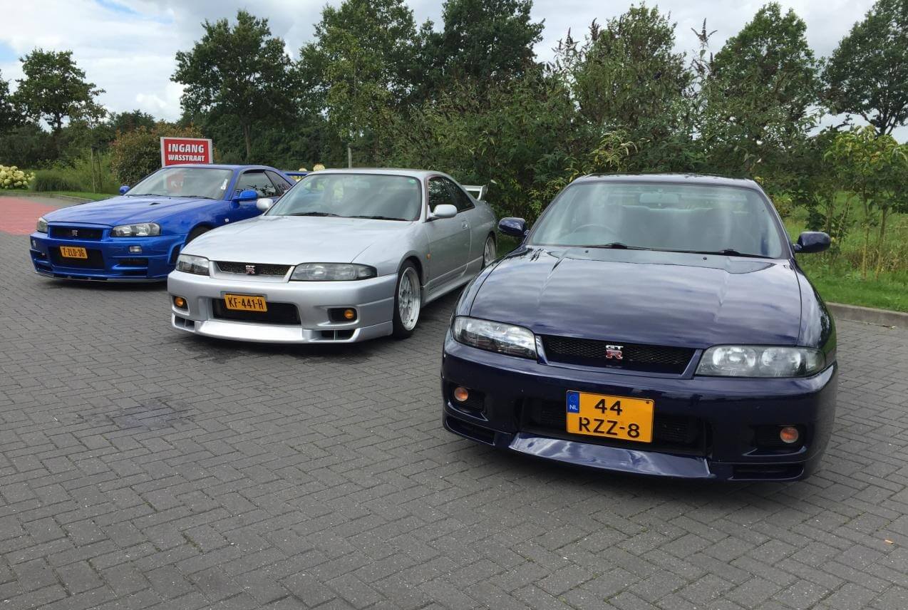 44-RZZ-8: NISSAN SKYLINE uit 1995