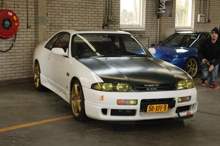 50-XFF-9: NISSAN SKYLINE uit 1994