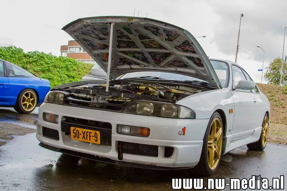 50-XFF-9: NISSAN SKYLINE uit 1994