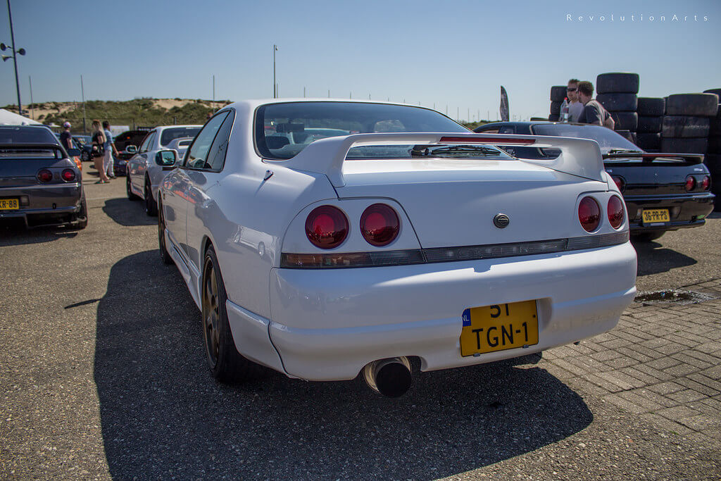 51-TGN-1: NISSAN SKYLINE 33 uit 1995