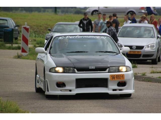 56-RXJ-1: NISSAN SKYLINE uit 1996