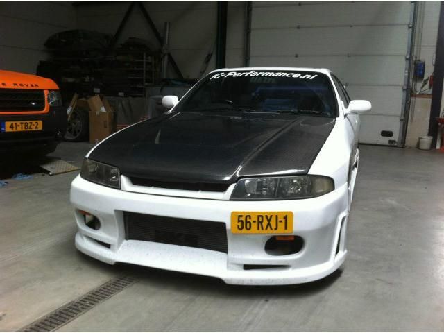 56-RXJ-1: NISSAN SKYLINE uit 1996