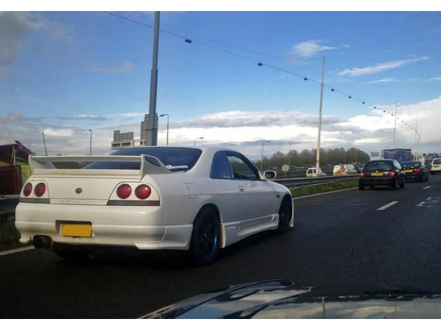 56-RXJ-1: NISSAN SKYLINE uit 1996