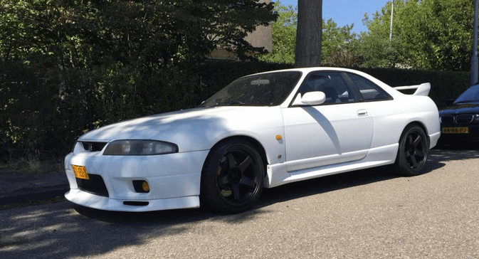 67-JBD-3: NISSAN SKYLINE uit 1996