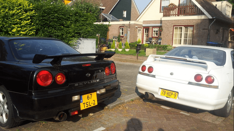 67-TSL-2: NISSAN SKYLINE uit 1998