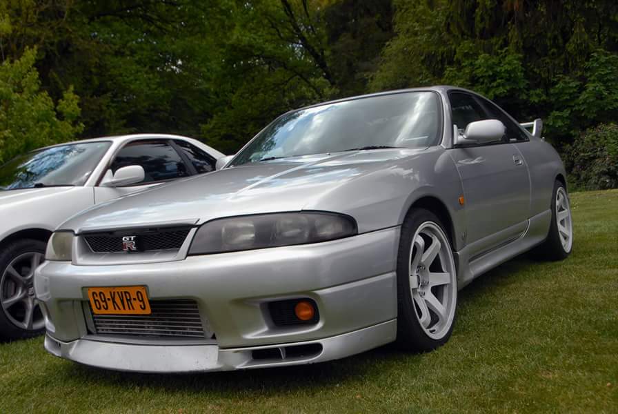 69-KVR-9: NISSAN SKYLINE GT-R uit 1995