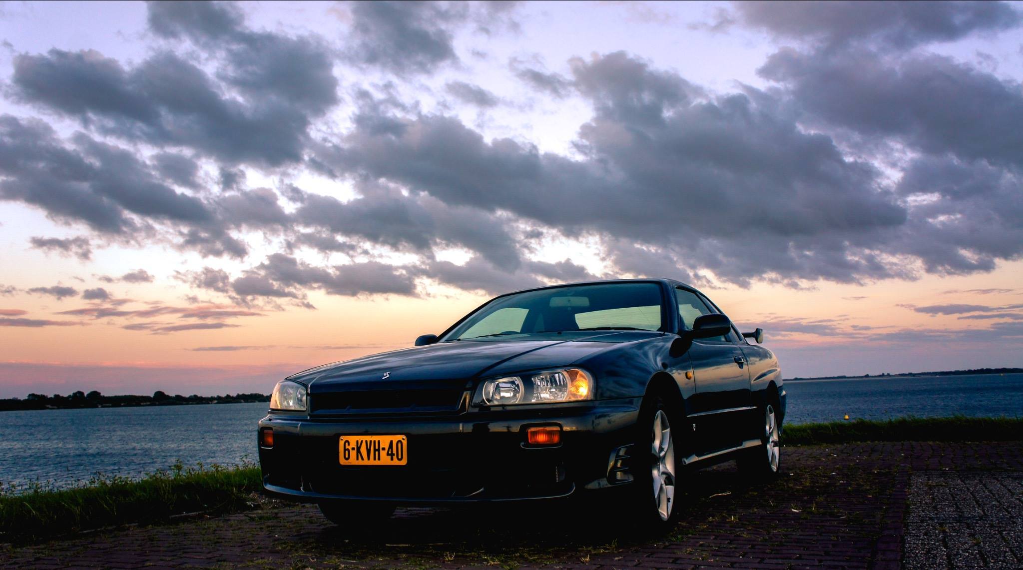 6-KVH-40: NISSAN SKYLINE uit 1998