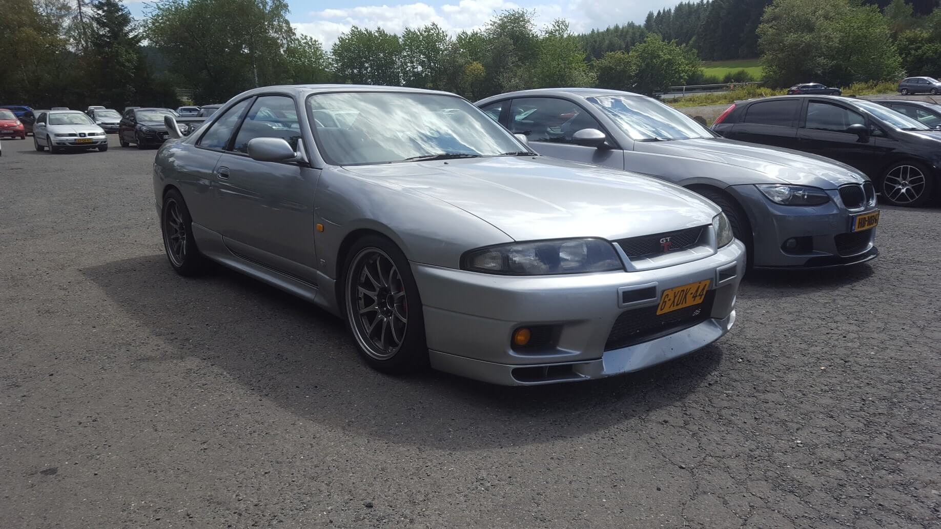 6-XDK-44: NISSAN SKYLINE uit 1997