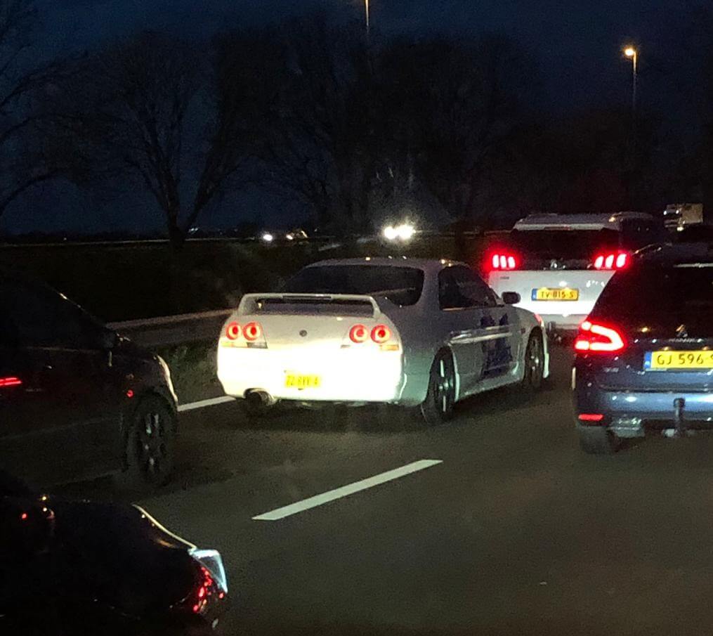 72-RVV-4: NISSAN SKYLINE uit 1996