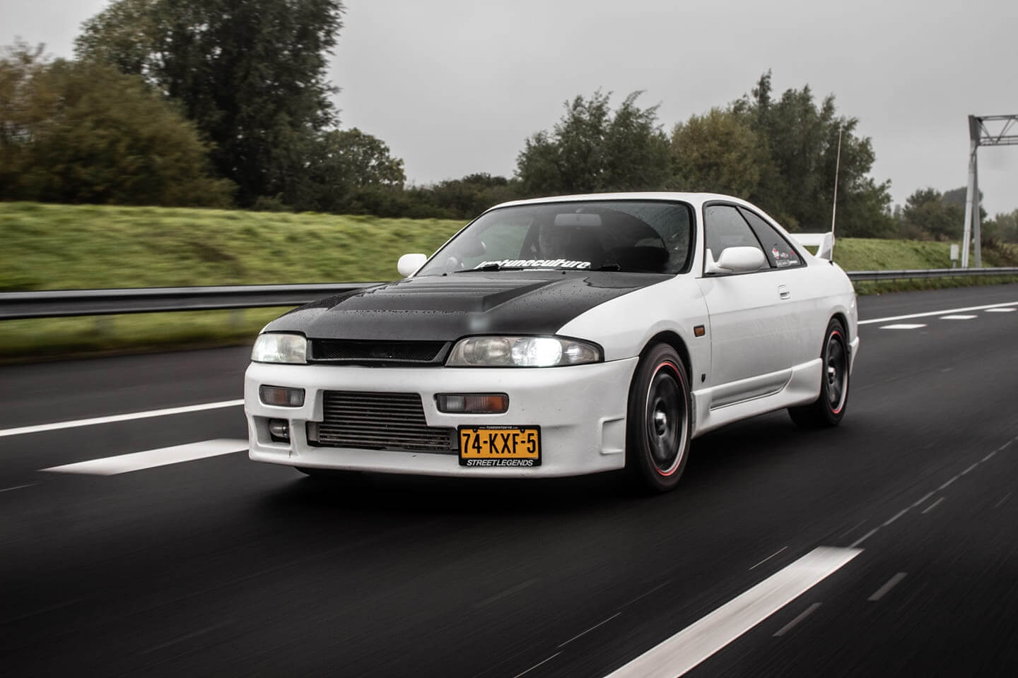 74-KXF-5: NISSAN SKYLINE uit 1995