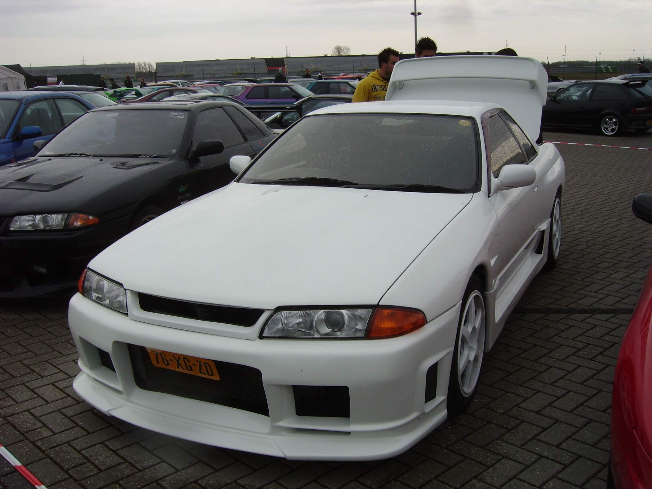 76-XG-ZD: NISSAN SKYLINE GTR uit 1994