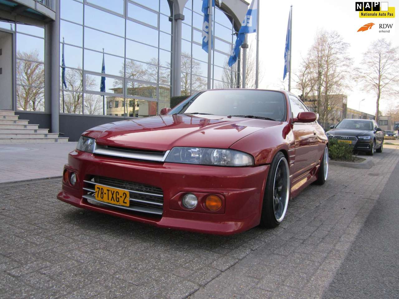 78-TXG-2: NISSAN SKY LINE uit 1996