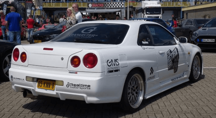 85-KNN-8: NISSAN SKYLINE GT-R uit 1998