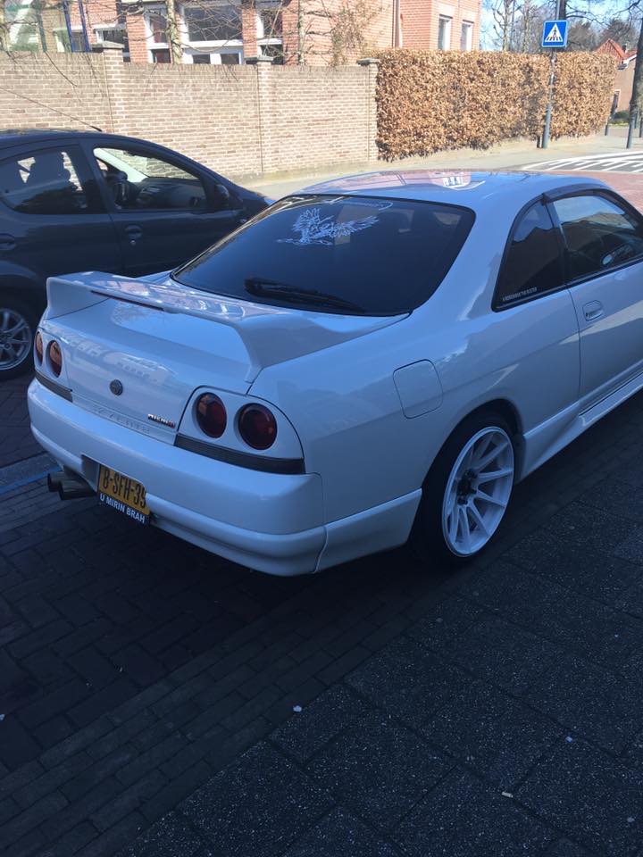 8-SFH-39: NISSAN SKYLINE uit 1996