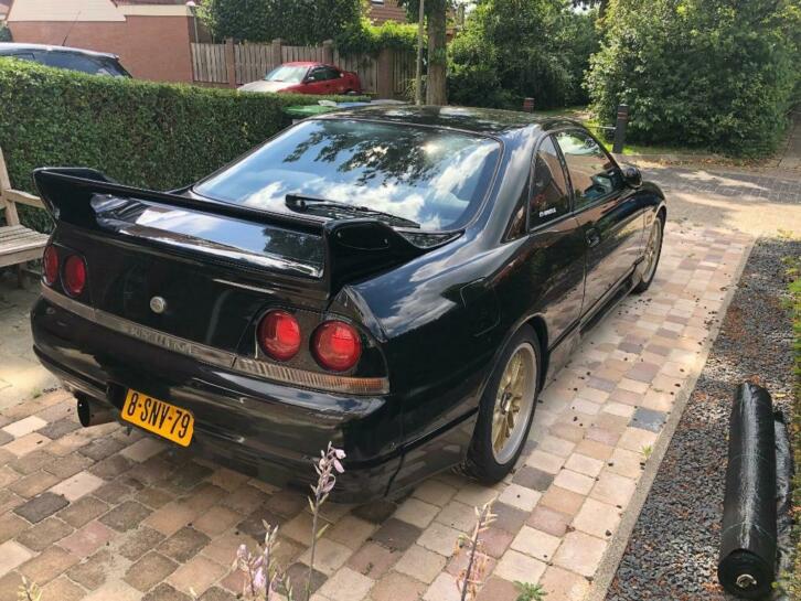 8-SNV-79: NISSAN SKYLINE uit 1995